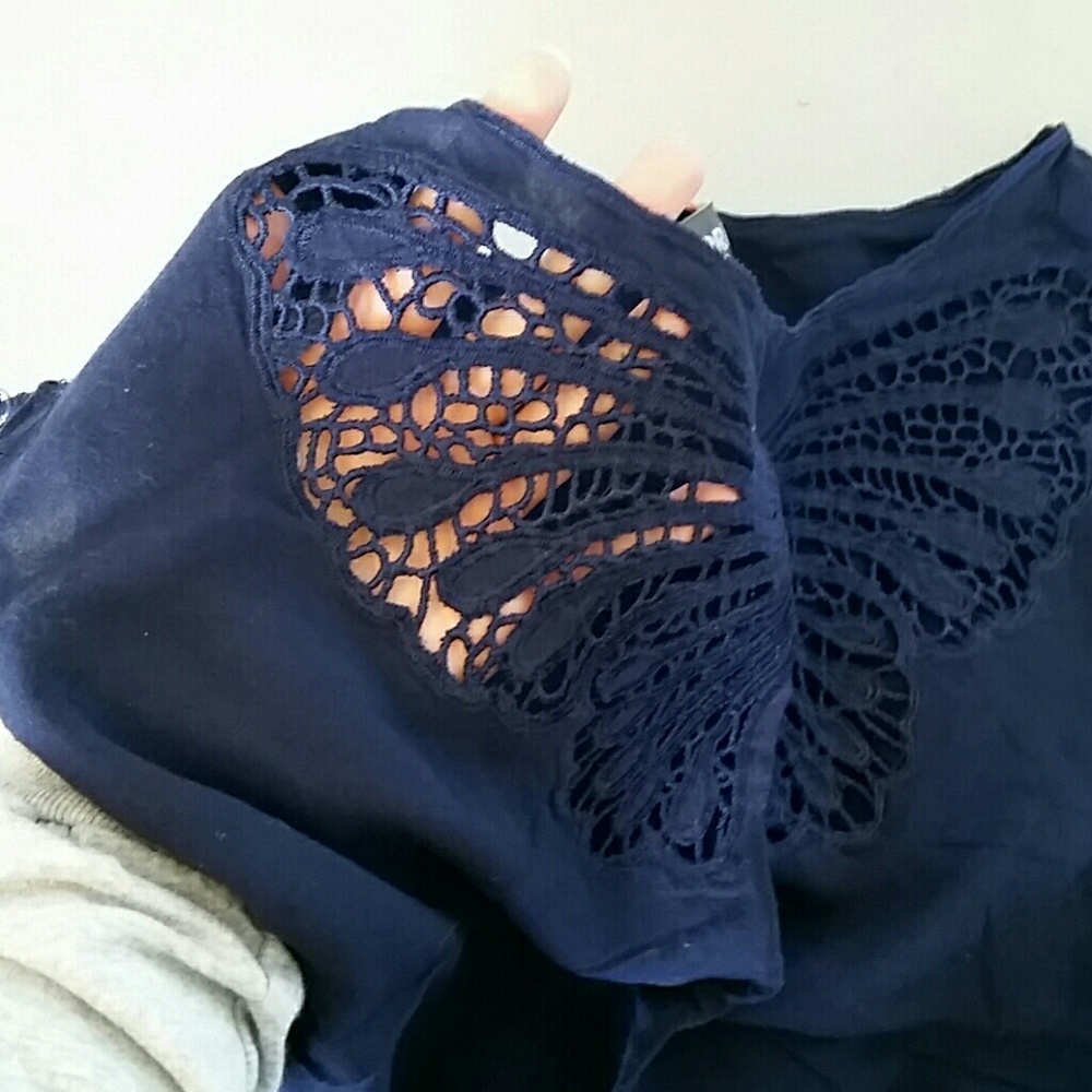*Donating 11/2* Short Sleeve Butterfly Cutout Top - Picture 2 of 7